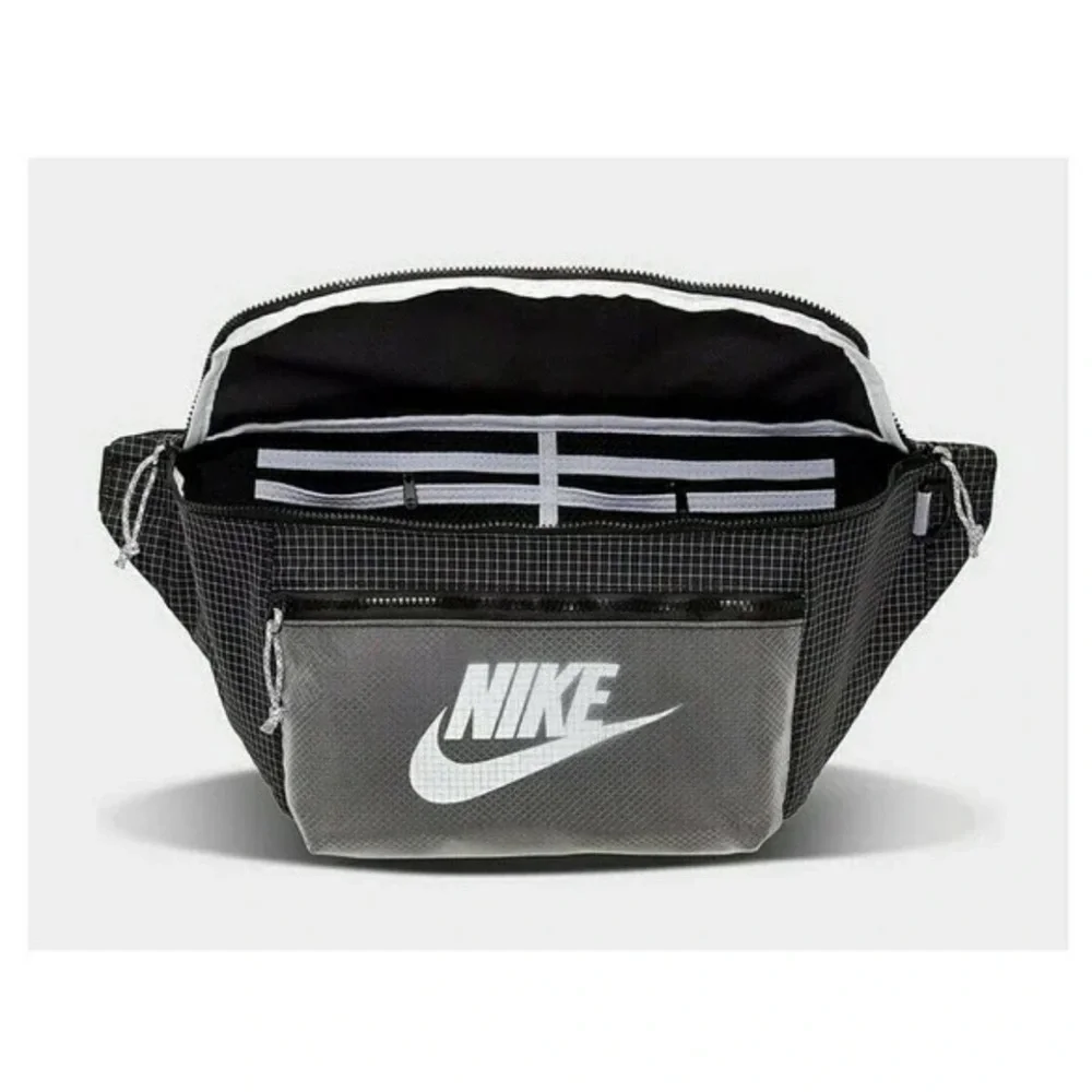 Nike - Picture 5 of 6